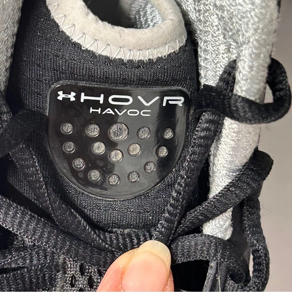 Under‎ Armour HOVR Havon 2 Black and Gray 5.5 Youth
